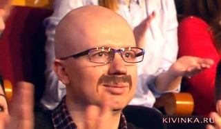 Мужик с очень оригинальными усами