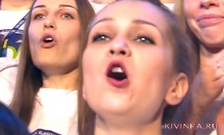 девушка с кривым ртом