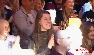 толи трансуха толи девушка с лошадиным лицом